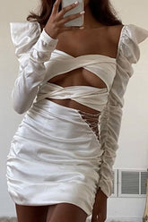 Kleid mit Puffärmeln, Twist-Front und Cutout